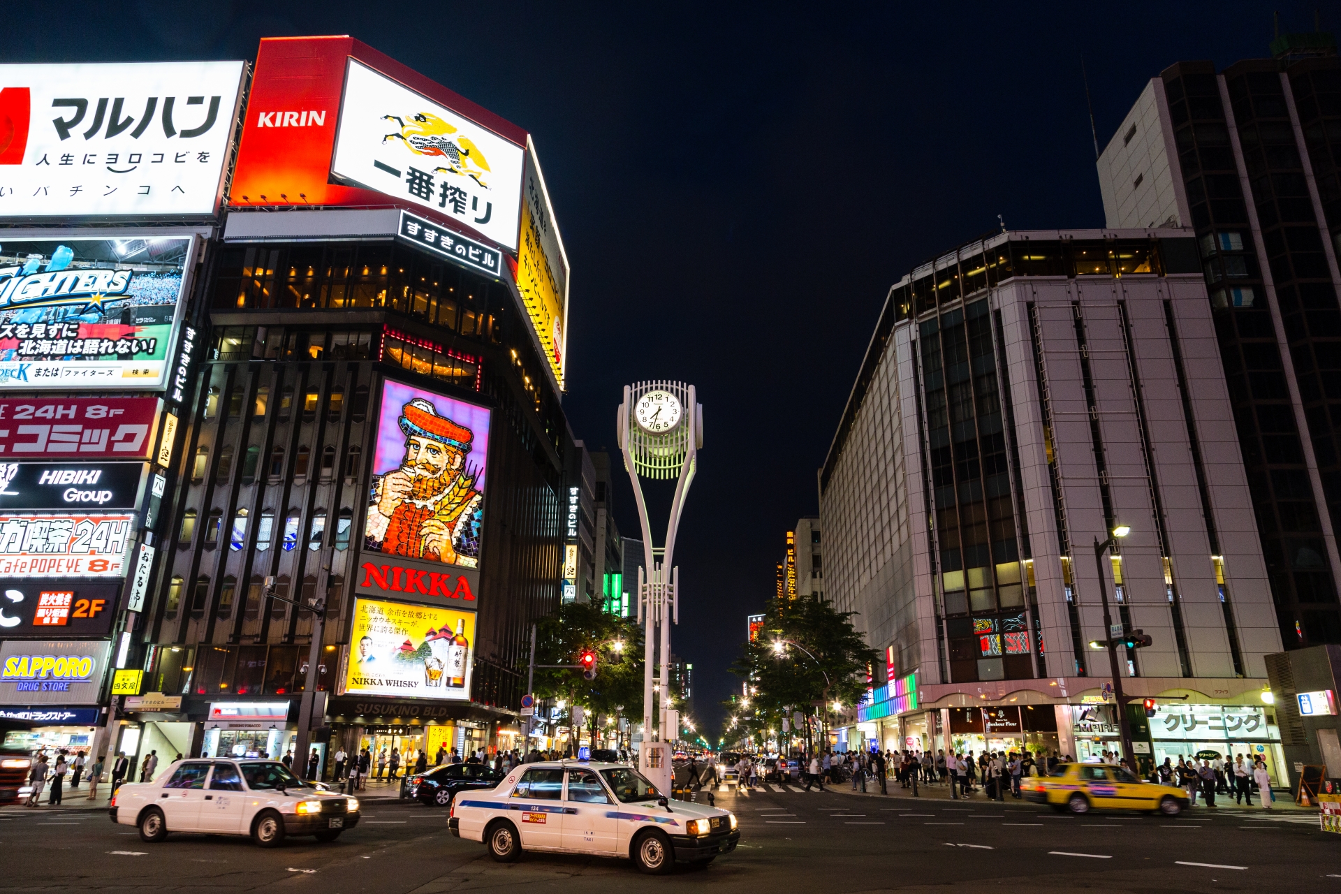 ニュークラブとは？：①北海道において、一般的な『キャバクラ』を指す場合