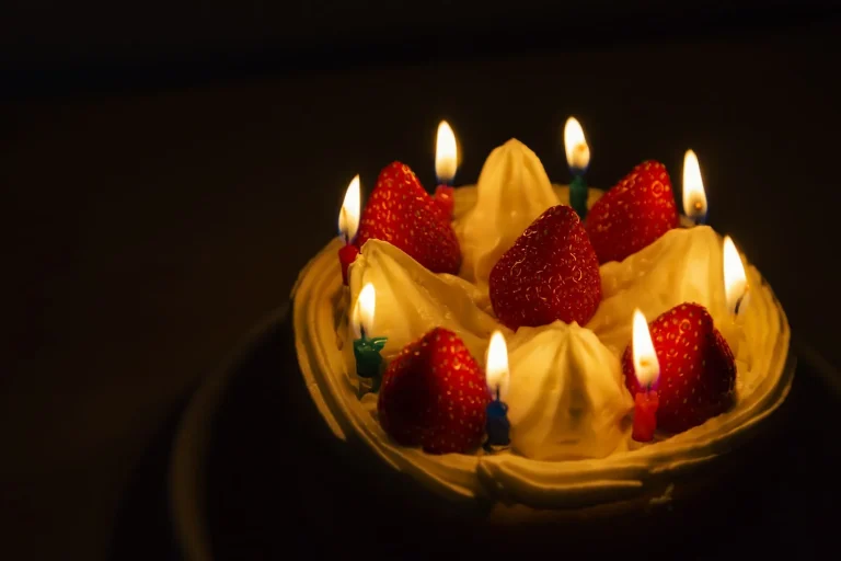 キャバ嬢が誕生日イベントを成功させるためにするべきことは？【キャバ用語解説】