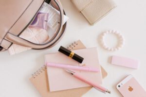 キャバ嬢のカバンの中身は？④【キャバ嬢動画まとめ】