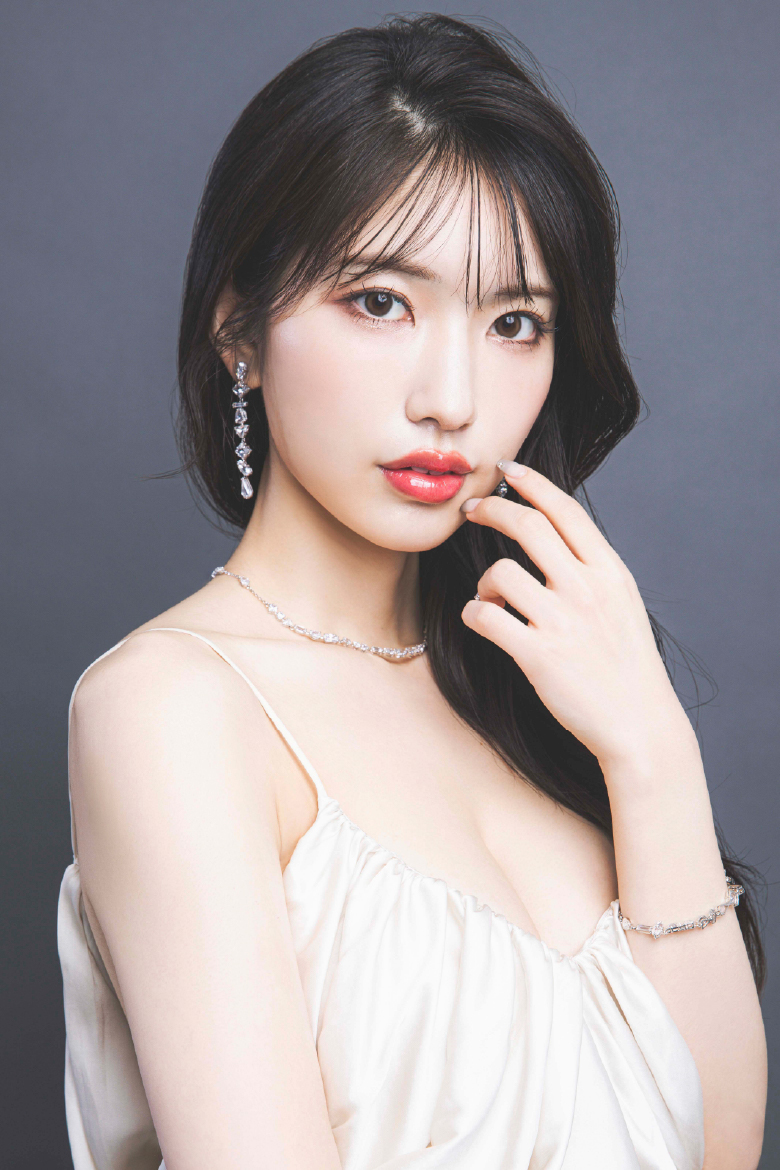 福岡中洲キャバクラ BARCELONA桃李（とうり） 湊 ゆな