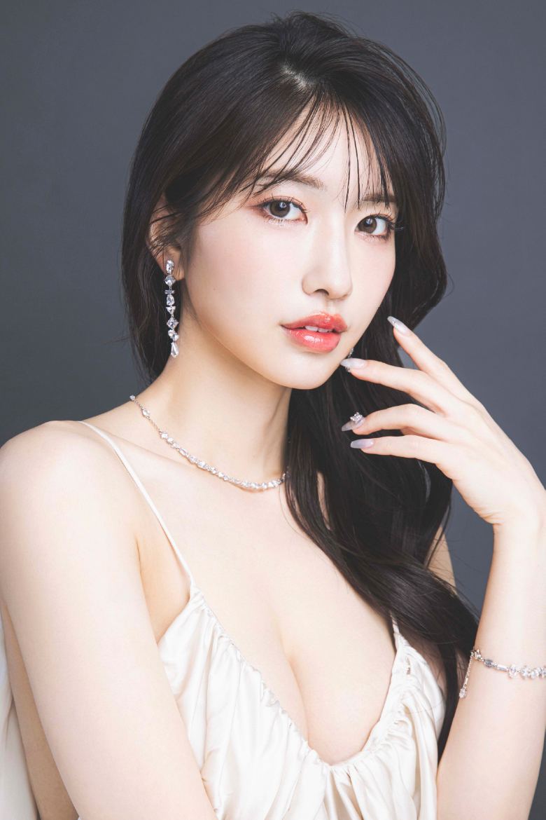 福岡中洲キャバクラ BARCELONA桃李（とうり） 湊 ゆな