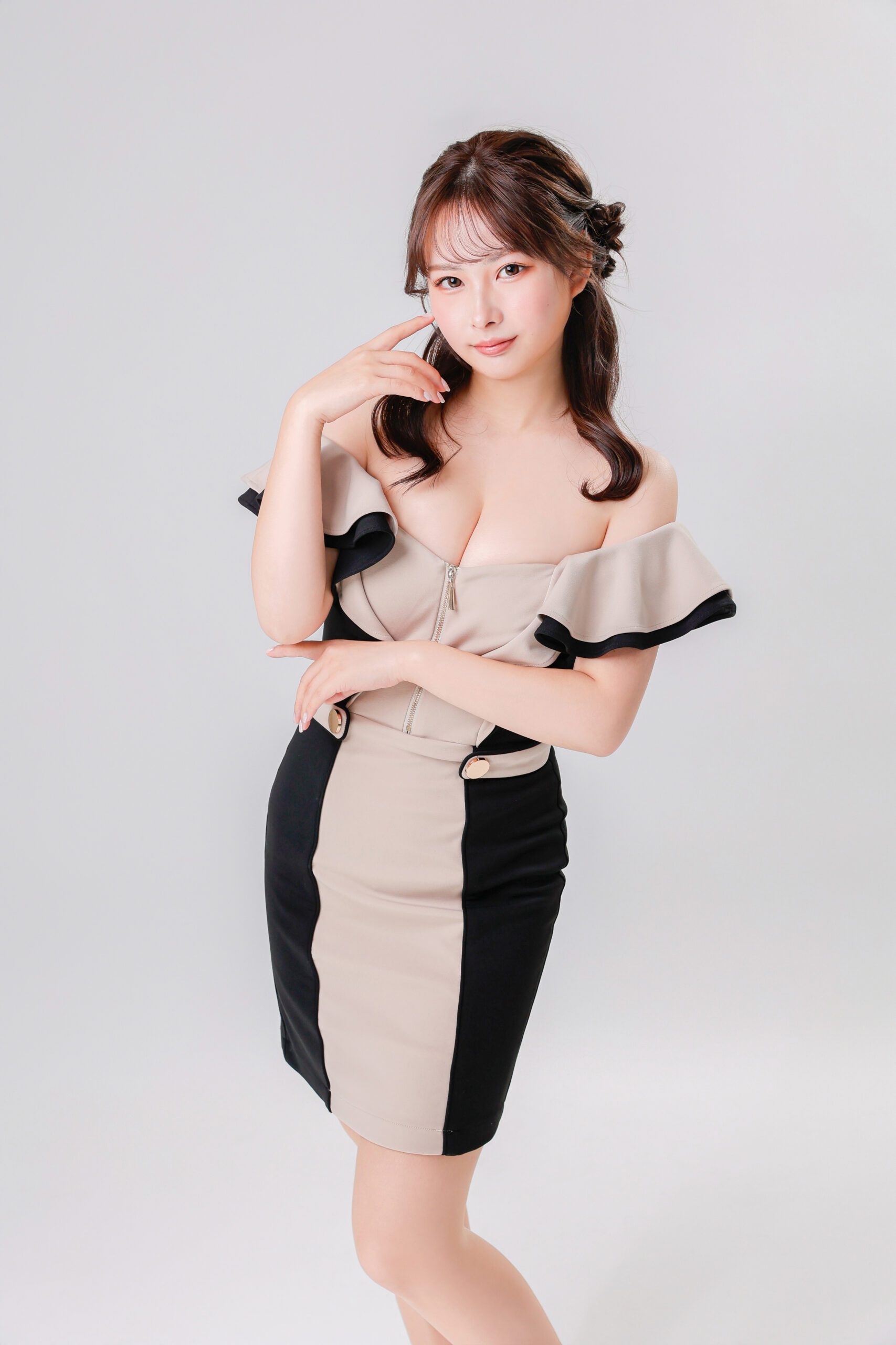 すすきの札幌ニュークラブ・キャバクラ 桃李 白い めぐ1