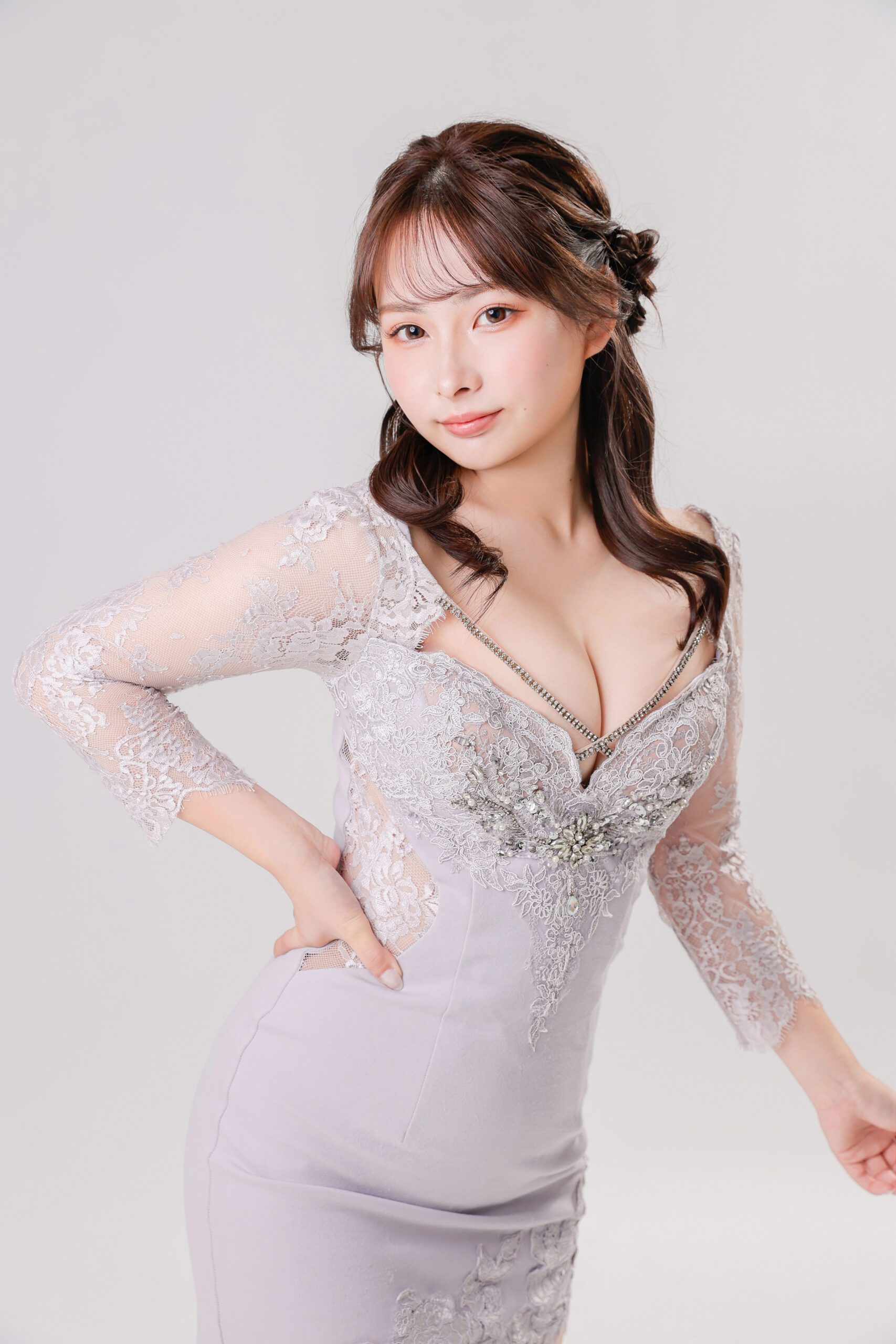 すすきの札幌ニュークラブ・キャバクラ 桃李 白い めぐ2